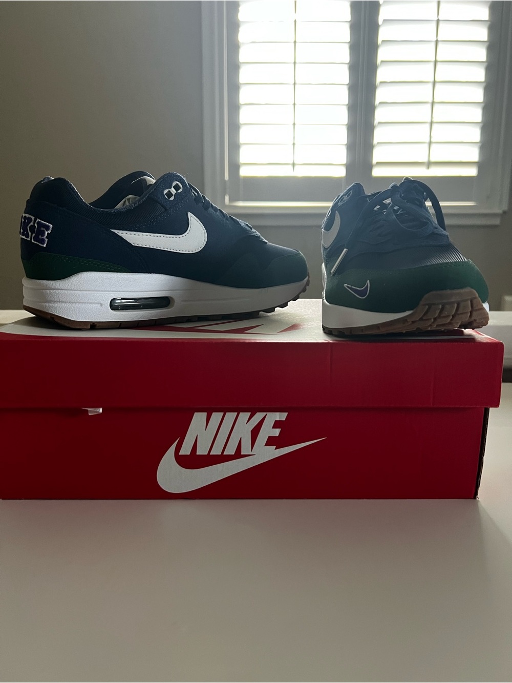 Nike Women’s Air Max Sneakers in Navy, White and Green (NEVER WORN)